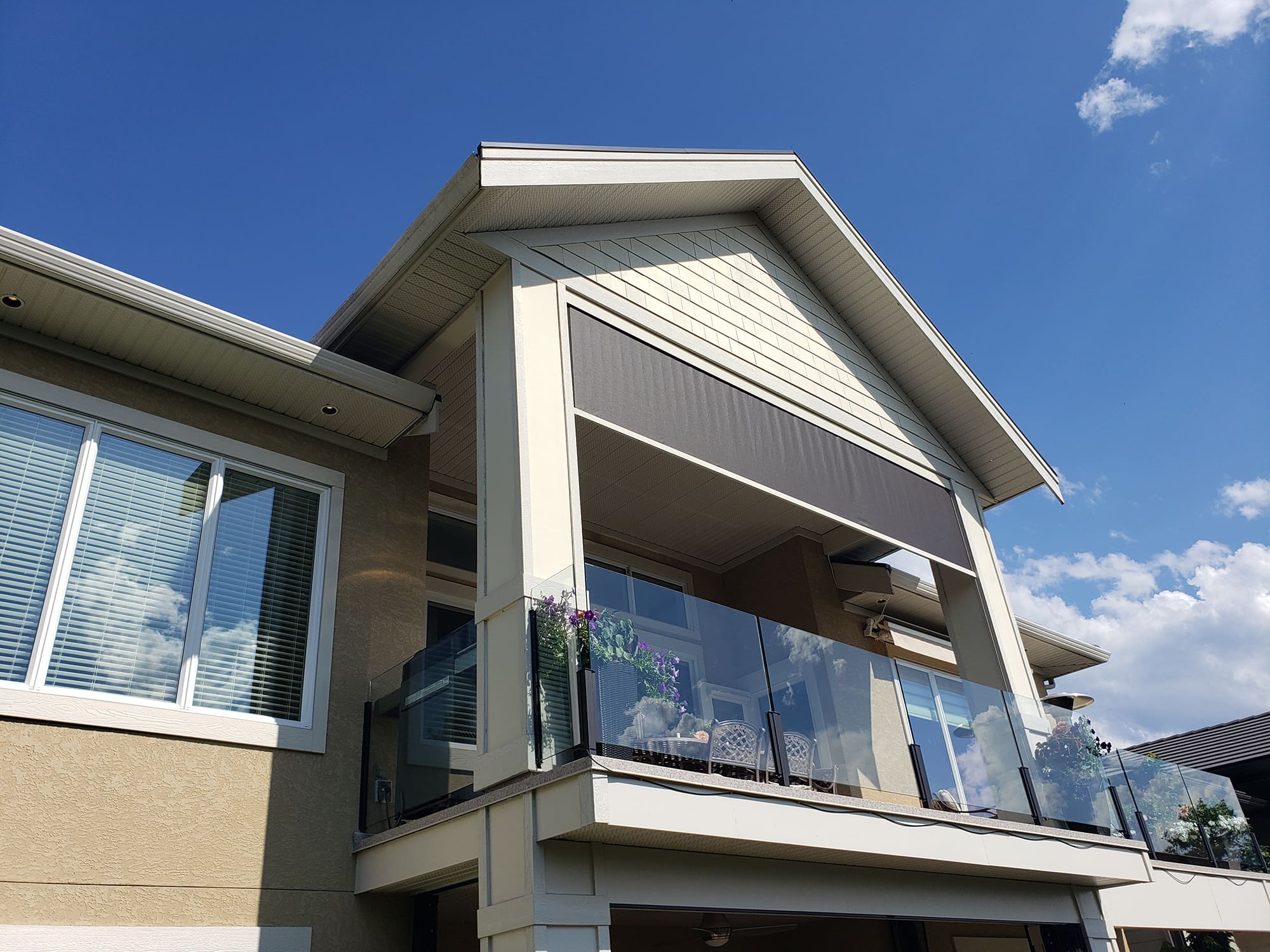 Balcony motorized screens