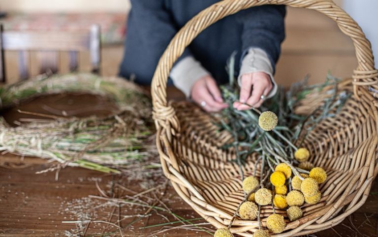 How to make a native christmas wreath