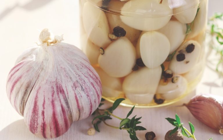 How to preserve garlic