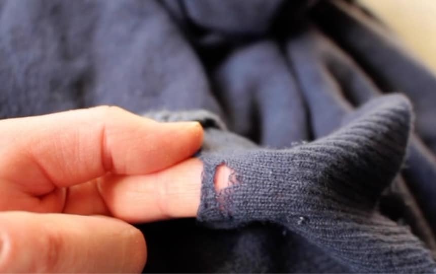 Mending a knitted garment