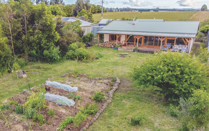 Owner builders Adam and Sian set out to blend open-plan communal living with soft edges, natural materials and exquisite attention to detail in their sustainable home.
